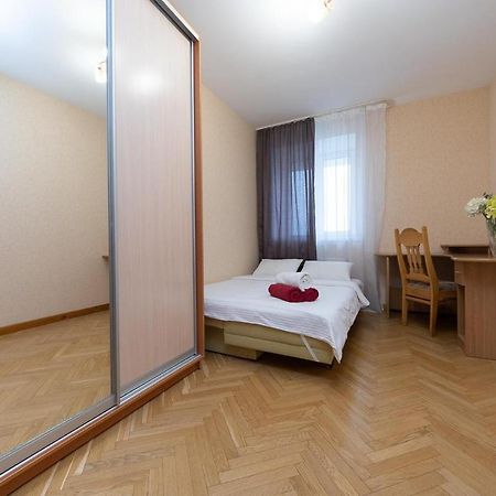 Spacious Apartments In The Center Of Obolon 2 Bedrooms Kiev Dış mekan fotoğraf