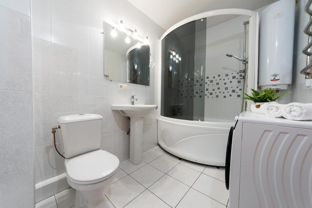 Spacious Apartments In The Center Of Obolon 2 Bedrooms Kiev Dış mekan fotoğraf