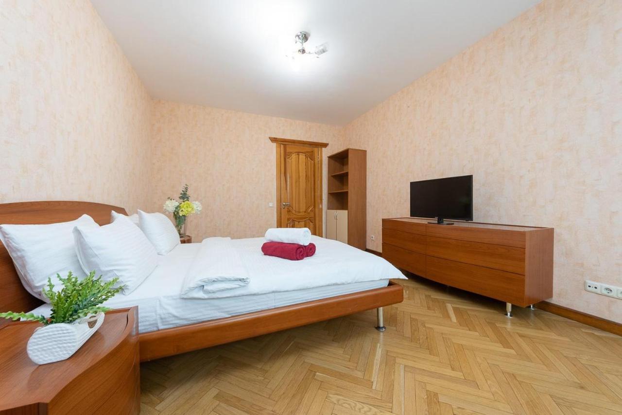 Spacious Apartments In The Center Of Obolon 2 Bedrooms Kiev Dış mekan fotoğraf