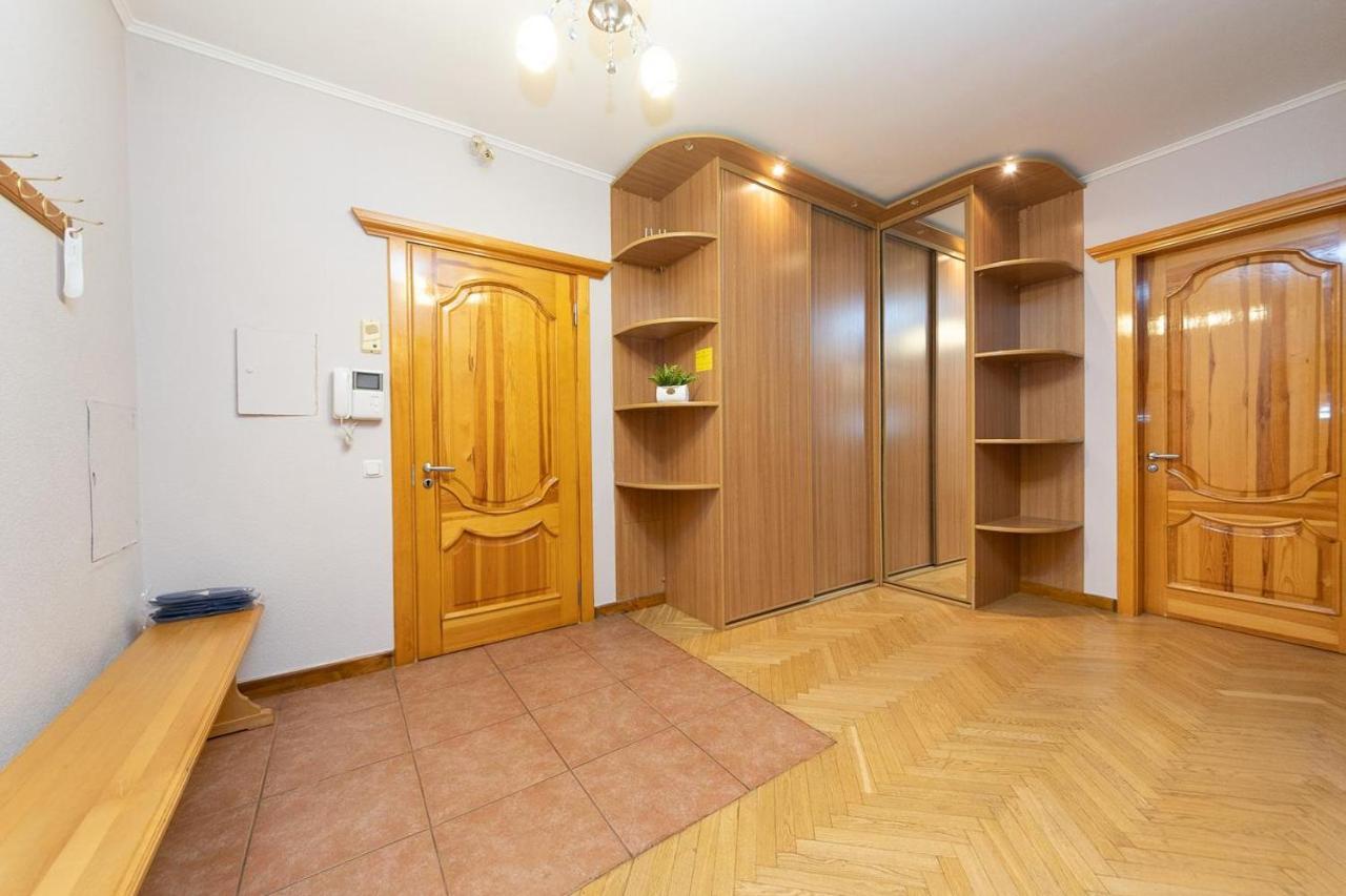 Spacious Apartments In The Center Of Obolon 2 Bedrooms Kiev Dış mekan fotoğraf