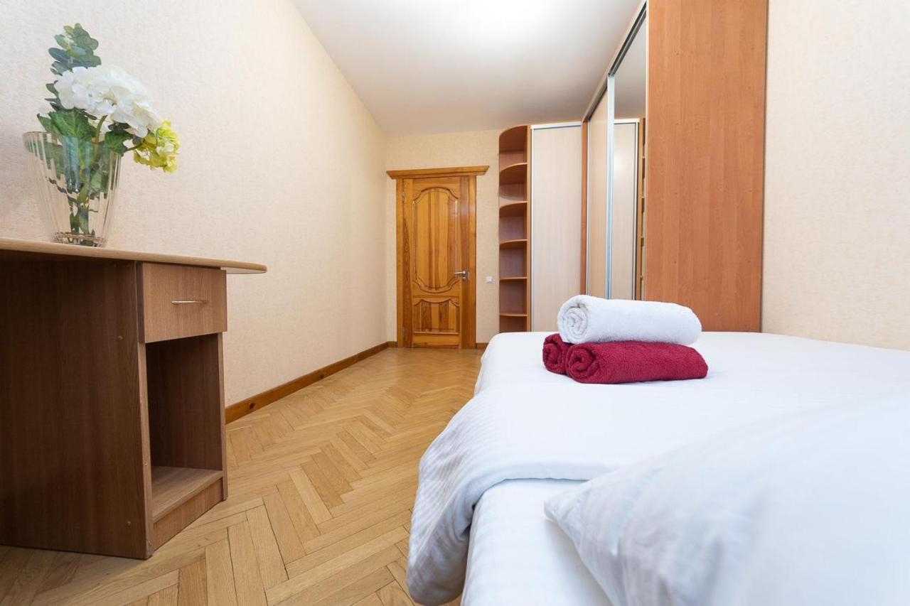 Spacious Apartments In The Center Of Obolon 2 Bedrooms Kiev Dış mekan fotoğraf