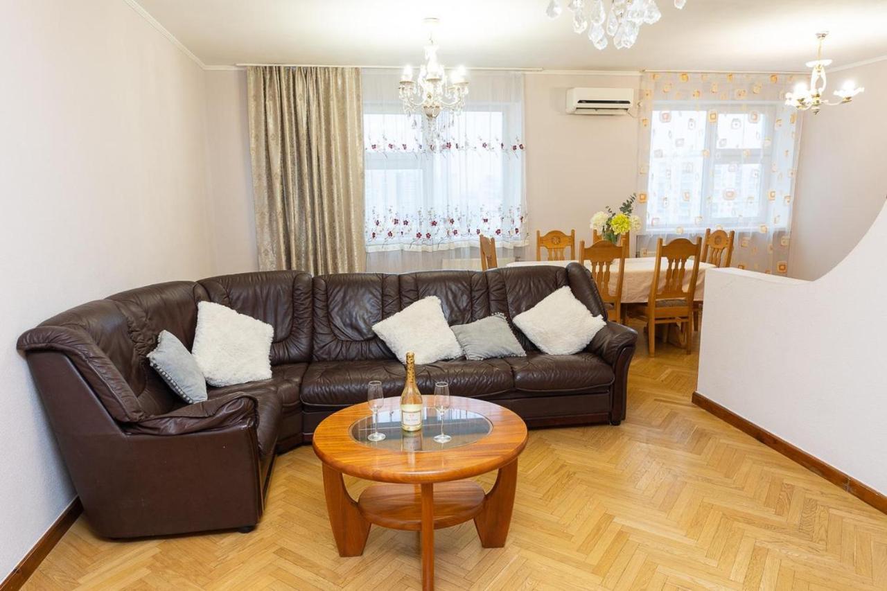 Spacious Apartments In The Center Of Obolon 2 Bedrooms Kiev Dış mekan fotoğraf