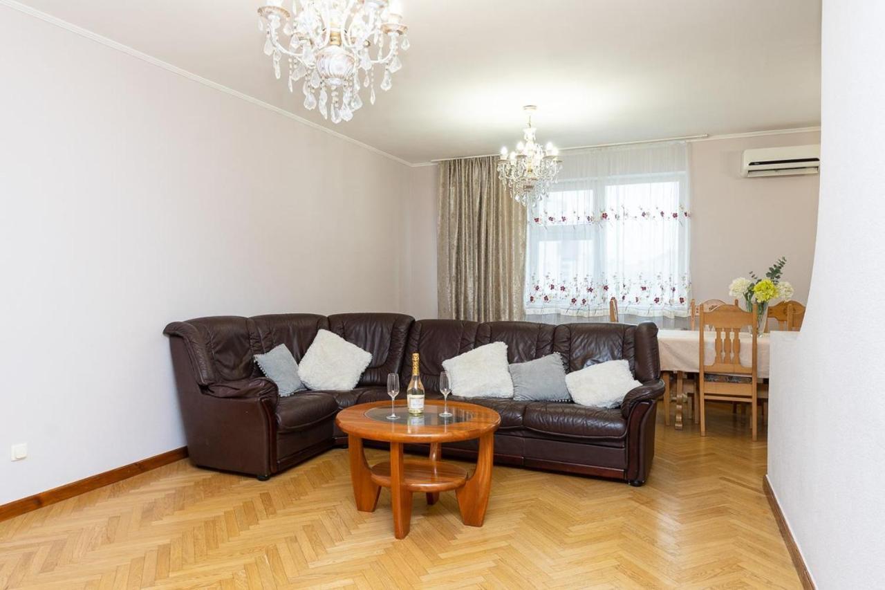 Spacious Apartments In The Center Of Obolon 2 Bedrooms Kiev Dış mekan fotoğraf