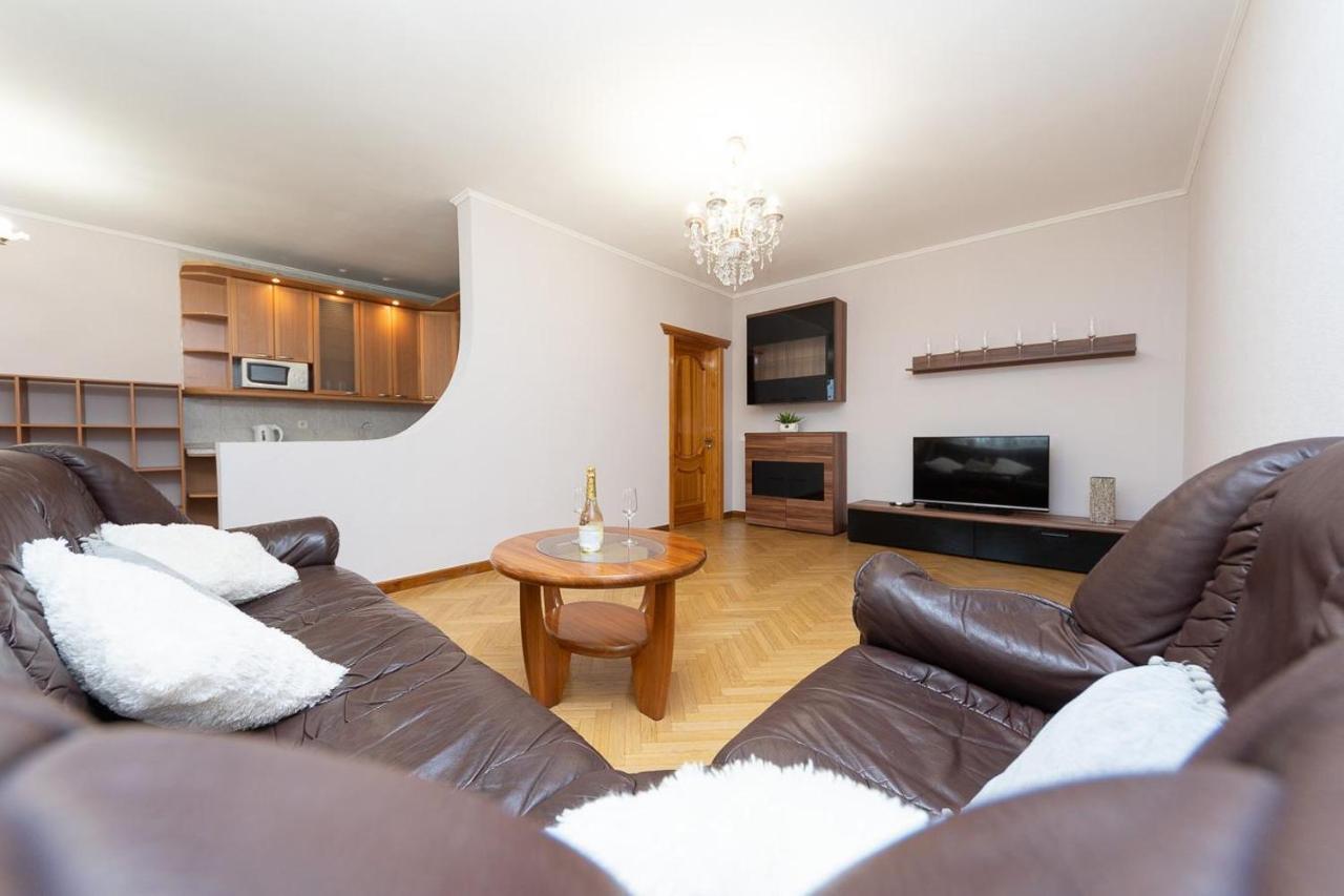Spacious Apartments In The Center Of Obolon 2 Bedrooms Kiev Dış mekan fotoğraf