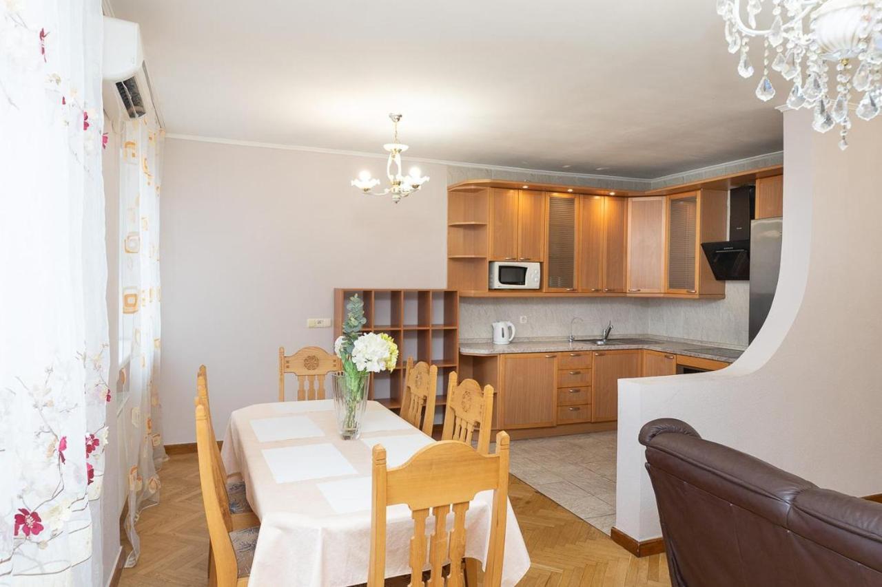 Spacious Apartments In The Center Of Obolon 2 Bedrooms Kiev Dış mekan fotoğraf